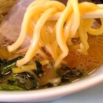 山岡家 - 固め指定の中太麺もモチモチ美味しい