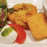 TRE VERDI - 南イタリア風のお野菜の煮込み、ポレンタ、カプレーゼ
