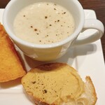 TRE VERDI - 菊芋のポタージュ、ひよこ豆のカナッペ