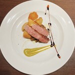 TRE VERDI - スペイン産栗豚肩ロースのグリル、真上から！