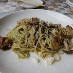 南欧風キッチン ロコ ジラフ - 鶏肉とキノコのジェノベーゼ