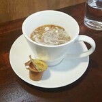 キッチン ブルー グローブ - やはり、ミルクをいれます