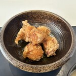 魚沼食堂 - 唐揚げ5個入ってます