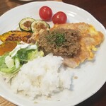 キッチン ブルー グローブ - ご飯、サラダも乗せて、ワンプレート