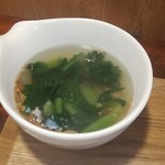 キッチン ブルー グローブ - ほうれん草スープのアップ