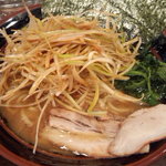 横浜ラーメンとんこつ家 - ネギトンコツ　多め堅め薄め