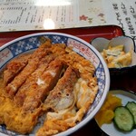 橋本家 - カツ丼・もりそば 1100円、生卵 50円