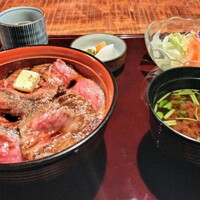 赤坂 津つ井 総本店 - これぞにっぽんの洋食の贅沢なビフテキ丼でございます！