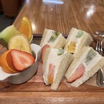 MIKI  FRUITS CAFE - フルーツサンド＆ミニフルーツ♪