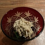 りょうりや 御旅屋 - 蟹の蟹味噌和え。課の身の下にはほうれん草が