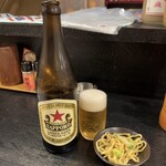 Sumibi Yakitori Kandagawa - 瓶ビール サッポロラガー赤星(中)/600円とお通し♪