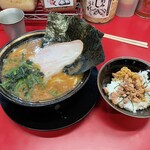 豚骨醤油ラーメン 王道家 - 