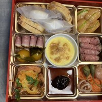 最上亭 - 洋風段。チーズとミニバケットがワインに合う！フォアグラのムースがプレミアム感あり。