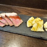 金町製麺 - ローストビーフとポテトフライ