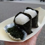のりもも - 塩おにぎり(500円)(地中海バジルトッピング)