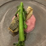 イタリアンレストラン レガーロ テッラ - サワラのポアレ、赤大根のソース