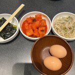 スンドゥブ専門店 OKKII - おかず3品と生卵