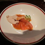 中国料理 娘娘 - 前菜：蒸し鶏のピリ辛ごまだれ