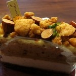 パティスリー ハレ - ゴロゴロナッツ山盛り、沢山の層が重なるマルジョレーヌ378円