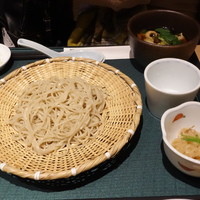 手打ちそば 大石 - 豚つけ麺セットも蕎麦はたったこれだけです。