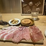 DaBresca - イタリアの生ハムを大量に仕入れられていたそうで、今どこでも食べれない中、ここでは楽しめます。。！感動！