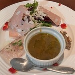 IL GENTILE - 前菜拼盘1,300日元
                      火腿沙拉、豆腐、豆类汤、鸡肝酱、法棍