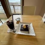 カフェ ティアラ - 低糖質のホットブラウニー＋アイスコーヒー