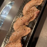 飛騨牛 炭火焼肉 中々 - 肉寿司  左からヒレ、イチボ、ランプ、ロース