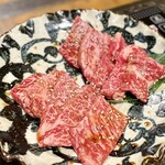 京の焼肉処 弘 - 和牛上ロース(1080円), 和牛カルビ(990円)