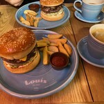 Louis Hamburger Restaurant - チェダーチーズバーガー