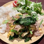 ショット&ワイン エヌバー - 豚と小松菜の玉子炒め