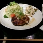 御二九と八さい はちべー - 牛タンハンバーグ