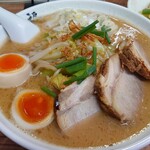 麺や　福座 - 福座ラーメンに味玉、チャーシュー、ワンタン、野菜（別皿）トッピング