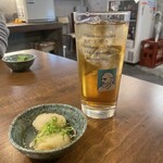 Ikejiri Ihatsuten - ひげ茶ハイとお通しのえびつみれ