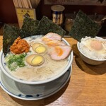 らあめん渋英 - 旨辛ラーメンと温玉ごはん