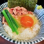 メヂカそば 吟魚 - 【-チャーシューのせ-本日の卵かけご飯】(¥300)
