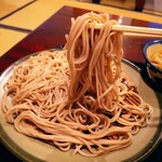 イモセン - 蕎麦はやや太め