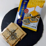 Hachinoheya - チーズサンドせんべい　バラ　118円+8％