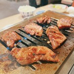 大衆焼肉 ウシ二ナル - 