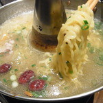 黒龍天神樓 - 中華麺投入