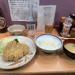 Tompa Chitei - ロースかつ定食、冷酒、ビール中瓶