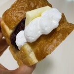 スペイン窯 パンのトラ - 小倉バターのクリームサンド