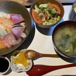 居酒屋本陣 - 海鮮丼定食＝1580円