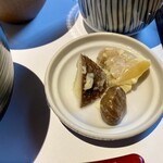 Izakaya Honjin - 茶碗蒸しの具
                      鶏肉 椎茸 栗の実