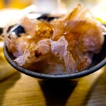 Hikiniku To Kome - 羽釜で炊いた熱々ご飯に鰹節、サイコーに美味い！削り節&バター500円を頼むと無限に鰹節が堪能出来るのだ。