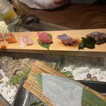 くじら 天神店 - 刺し盛りは三切れずつ