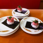 Sushi Ro Sagami O Onomo Azuten - 天然本鮪ネギトロ包み、白色の皿