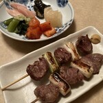 焼鶏館 - 漬物、はつ串