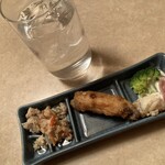 焼鶏館 - 焼酎水割り、お通し