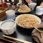 奥信州 - 薬味と一緒にうずらの卵も付きます。